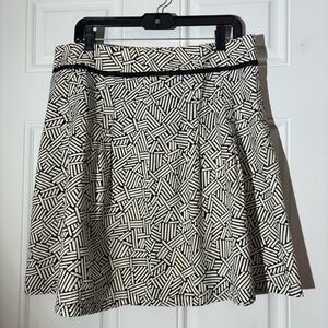 ❤️2/$15 or 3/$21❤️ Ann Taylor Loft Black/White Geometric Flare Skirt, Size 12